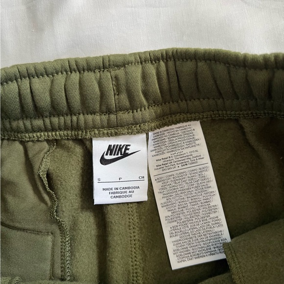 Men's Nike Sportswear Shorts - Picture 4 of 13